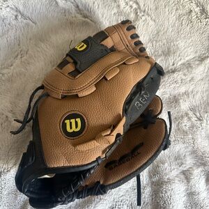 WILSON  11.5" A300 Right Hand Throw Baseball Glove For Kids